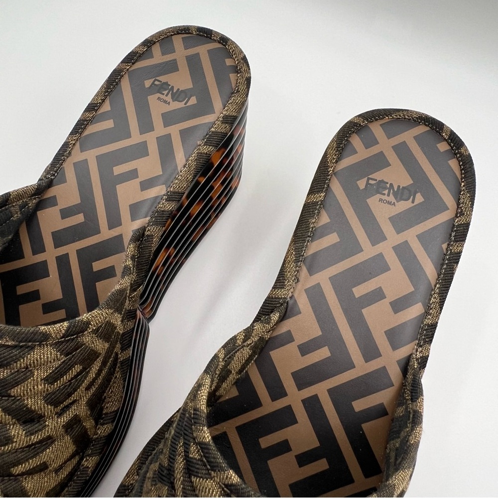 🌺 FENDI Brown and Black Platform Sandals - Picture 7 of 9